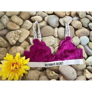 VICTORIA’S SECRET STUNNING BRA-SMALL